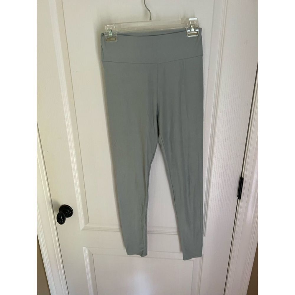 LuLaRoe one size Leggings light green gray color